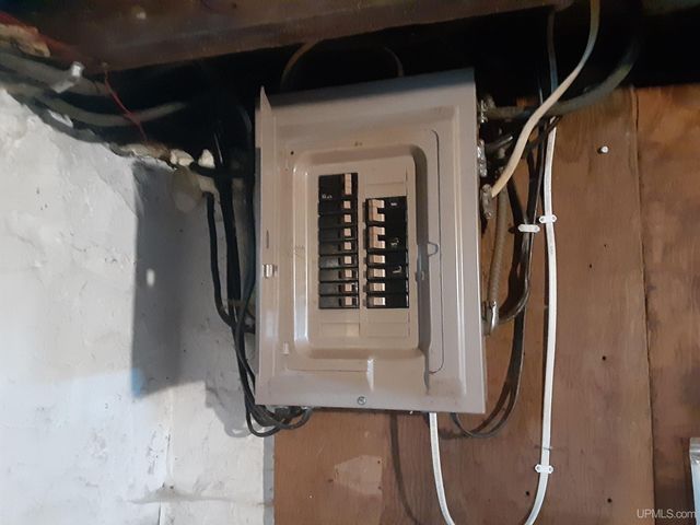 409 N 6th Avenue, Hurley, WI 54534