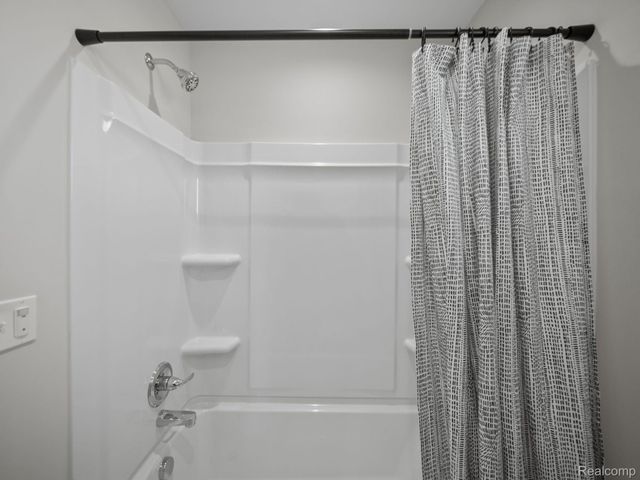 18064 Stallmann Drive, Macomb Township, MI 48042