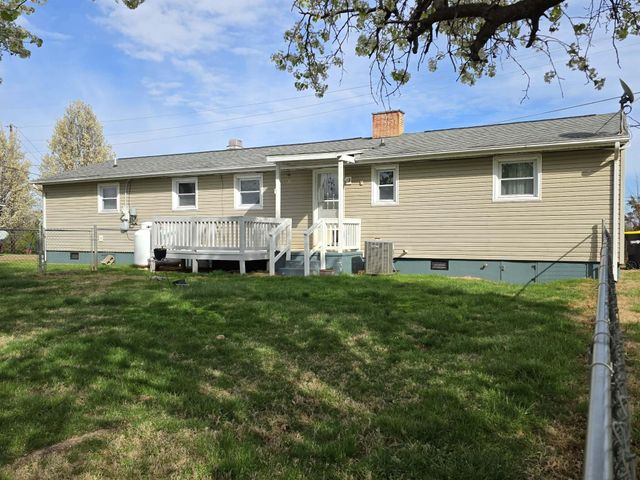 690 SCUFFLING HILL RD, Rocky Mount, VA 24151