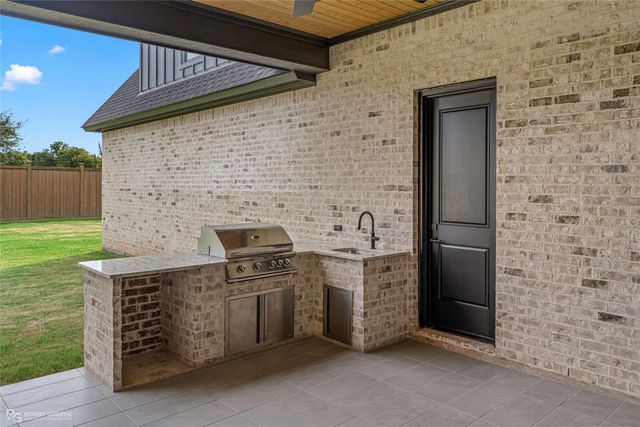 102 Overbrook Lane, Bossier City, LA 71111