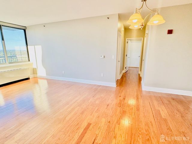 1 Spring Street 1806, New Brunswick, NJ 08901