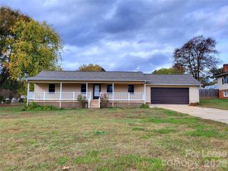 7900 Mountain Shore Drive, Sherrills Ford, NC 28673