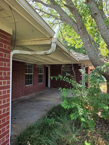 502 E College Street, Leonard, TX 75452