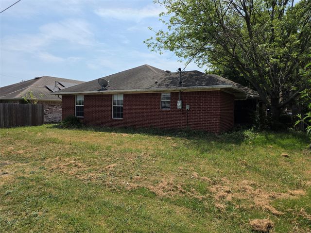 502 E College Street, Leonard, TX 75452