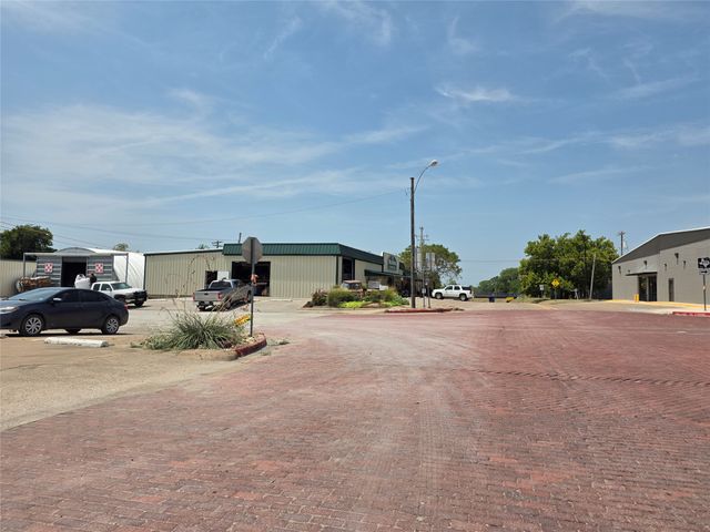 502 E College Street, Leonard, TX 75452