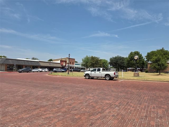 502 E College Street, Leonard, TX 75452