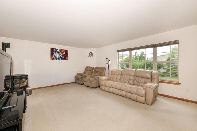 606 E Emily AVENUE, Elkhorn, WI 53121