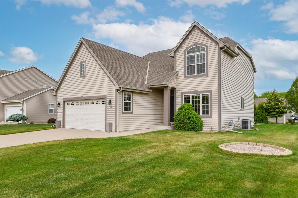 606 E Emily AVENUE, Elkhorn, WI 53121