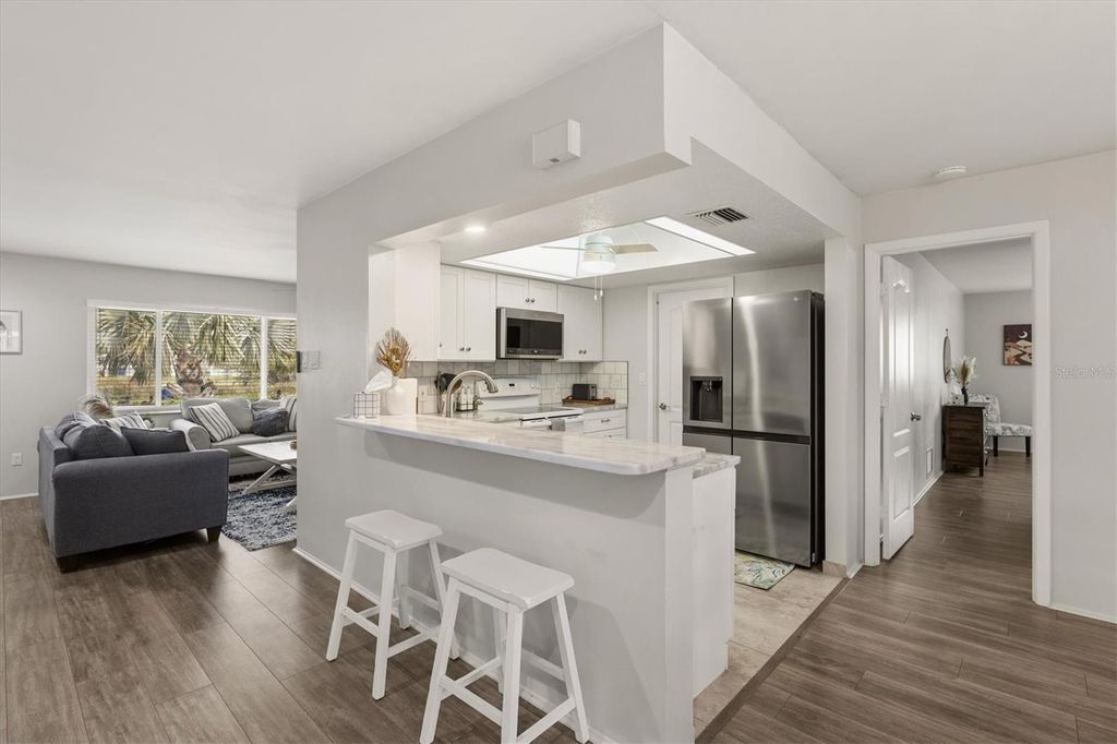 Image 11 of property listing at 3310 SIESTA DRIVE, Venice, FL 34293