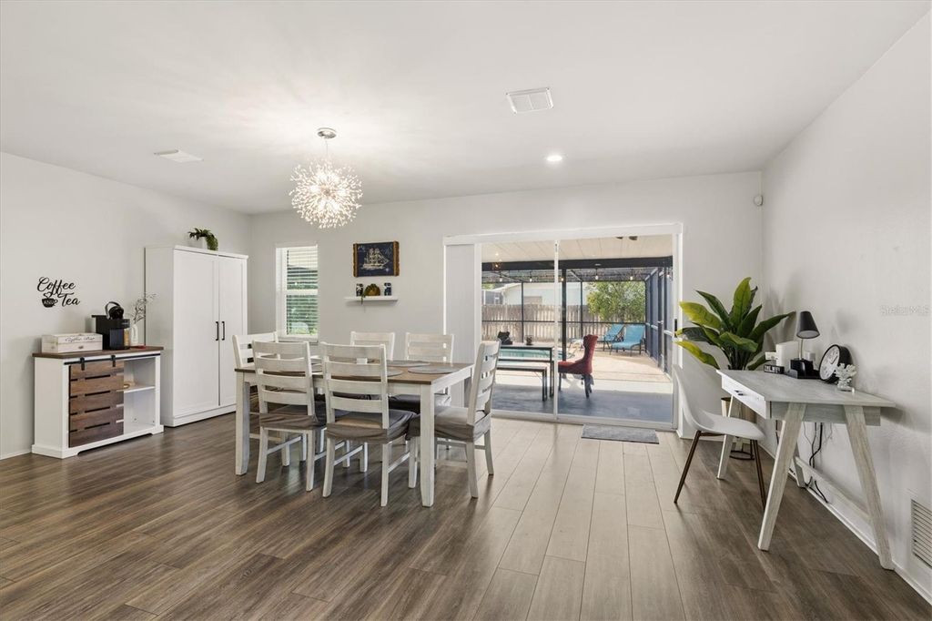 Image 16 of property listing at 3310 SIESTA DRIVE, Venice, FL 34293