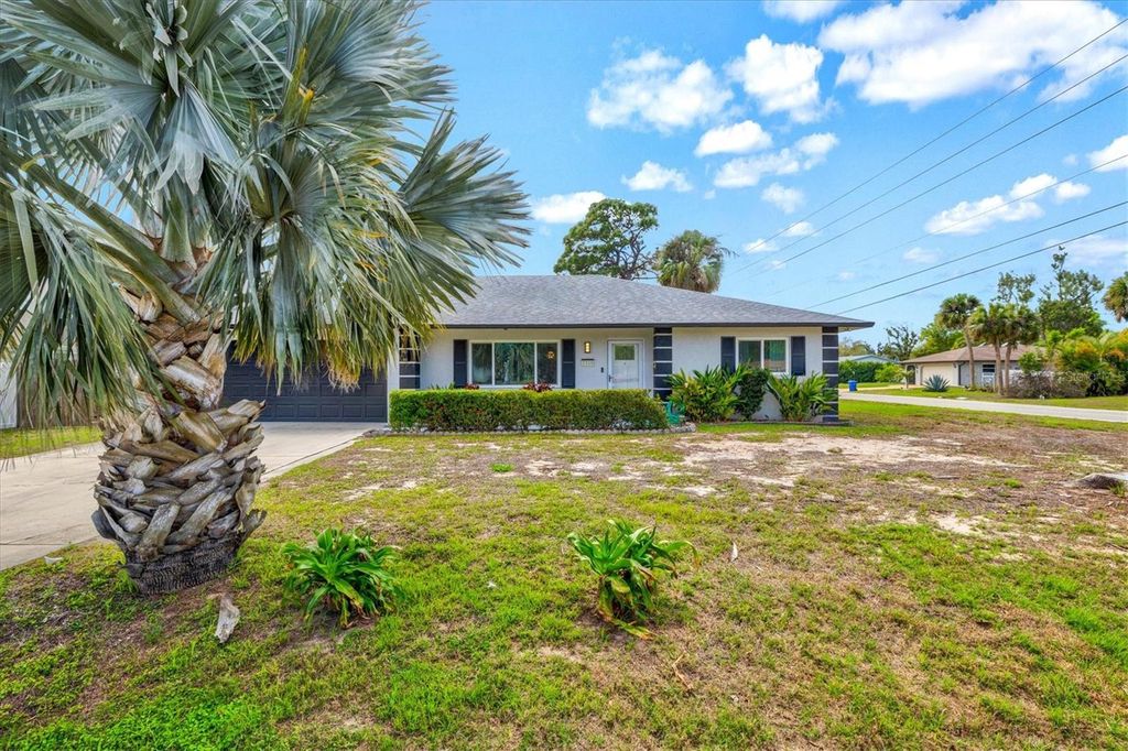 Image 3 of property listing at 3310 SIESTA DRIVE, Venice, FL 34293