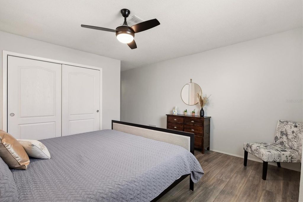 Image 21 of property listing at 3310 SIESTA DRIVE, Venice, FL 34293