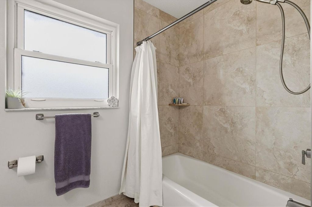 Image 27 of property listing at 3310 SIESTA DRIVE, Venice, FL 34293