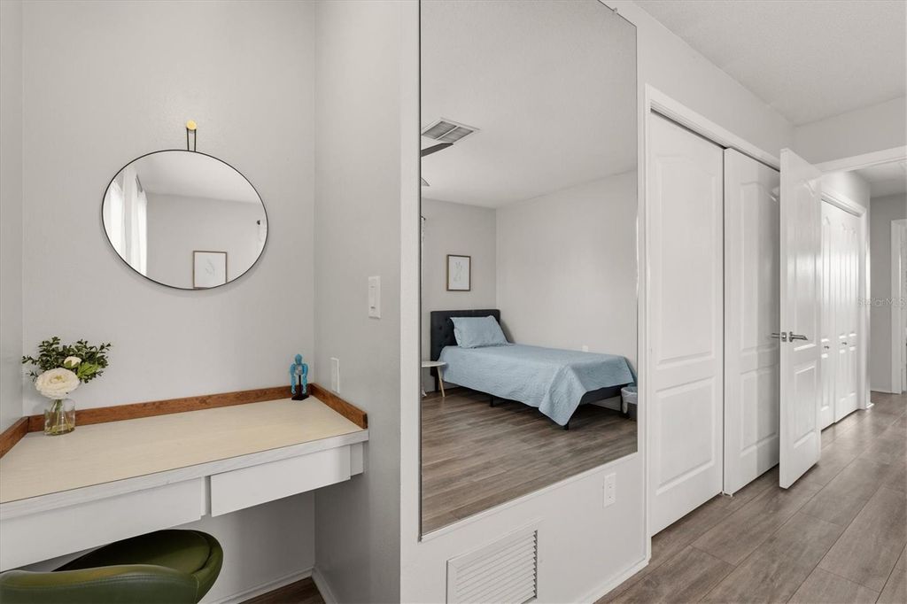 Image 30 of property listing at 3310 SIESTA DRIVE, Venice, FL 34293