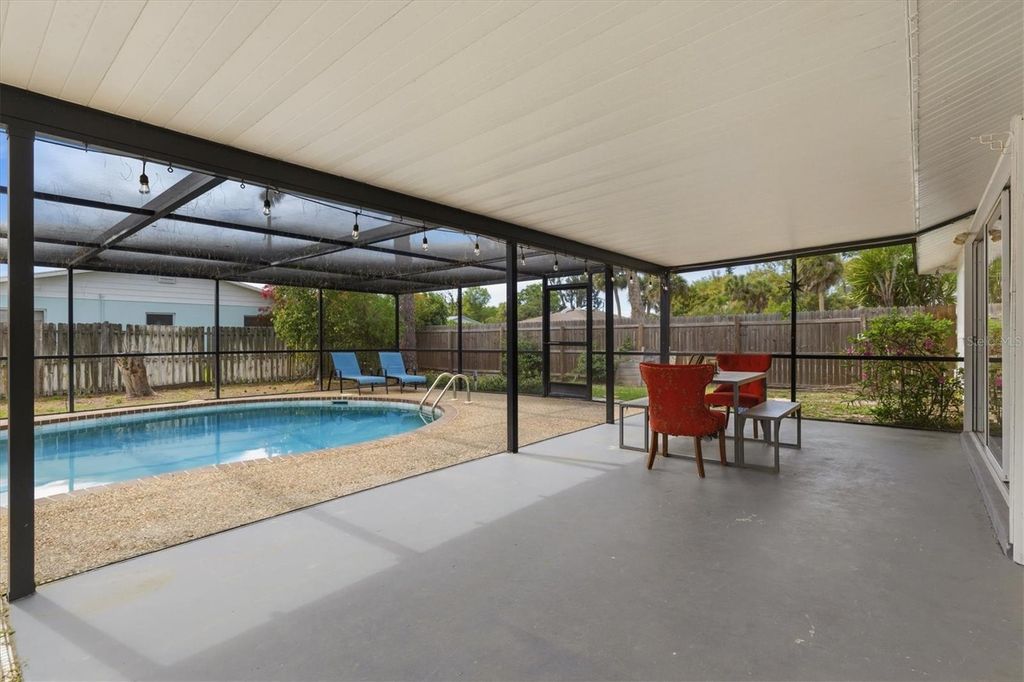 Image 31 of property listing at 3310 SIESTA DRIVE, Venice, FL 34293