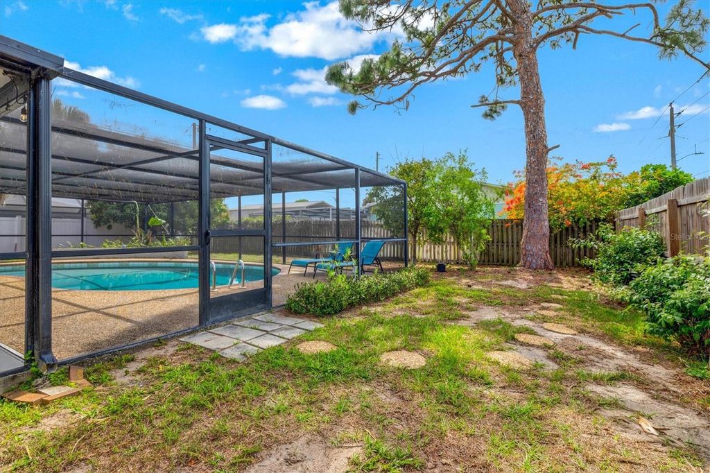 Image 38 of property listing at 3310 SIESTA DRIVE, Venice, FL 34293