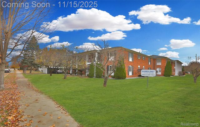 22001 E 11 Mile Road, St. Clair Shores, MI 48081