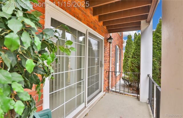 22001 E 11 Mile Road, St. Clair Shores, MI 48081