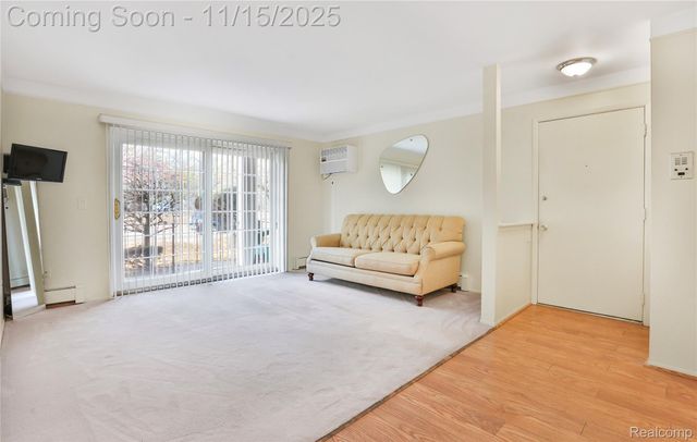 22001 E 11 Mile Road, St. Clair Shores, MI 48081