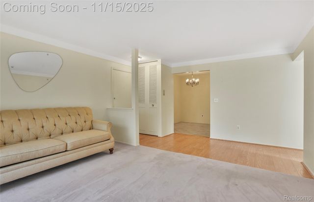 22001 E 11 Mile Road, St. Clair Shores, MI 48081