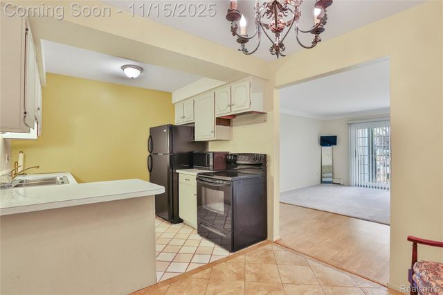 22001 E 11 Mile Road, St. Clair Shores, MI 48081