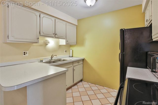 22001 E 11 Mile Road, St. Clair Shores, MI 48081