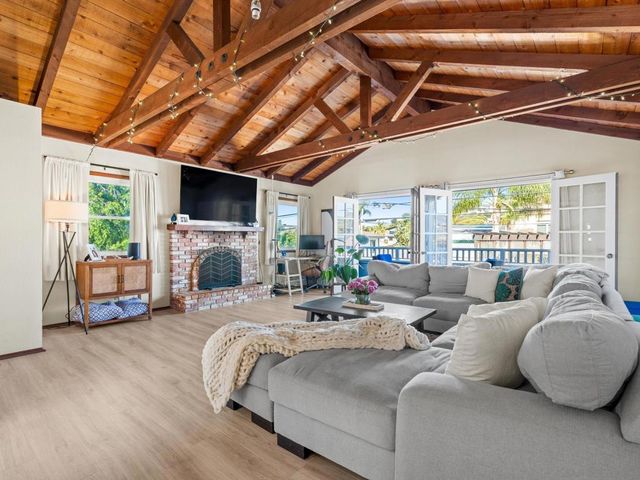 928 Agate Street, San Diego, CA 92109