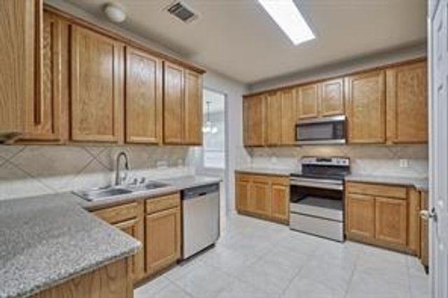 11206 Glenforest Drive, Montgomery, TX 77356