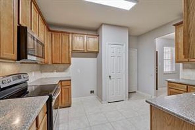 11206 Glenforest Drive, Montgomery, TX 77356