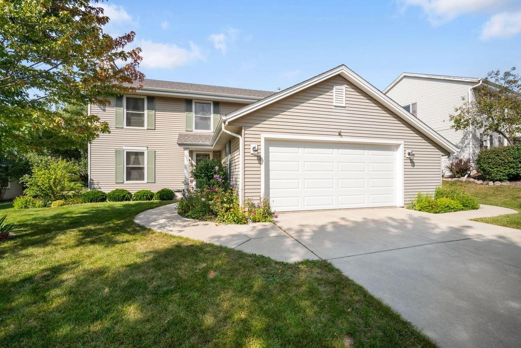 2734 Field DRIVE, Waukesha, WI 53188
