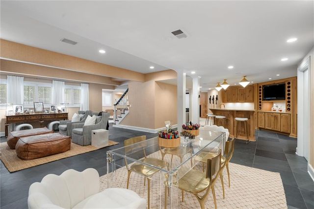 11721 Manor Road, Leawood, KS 66211