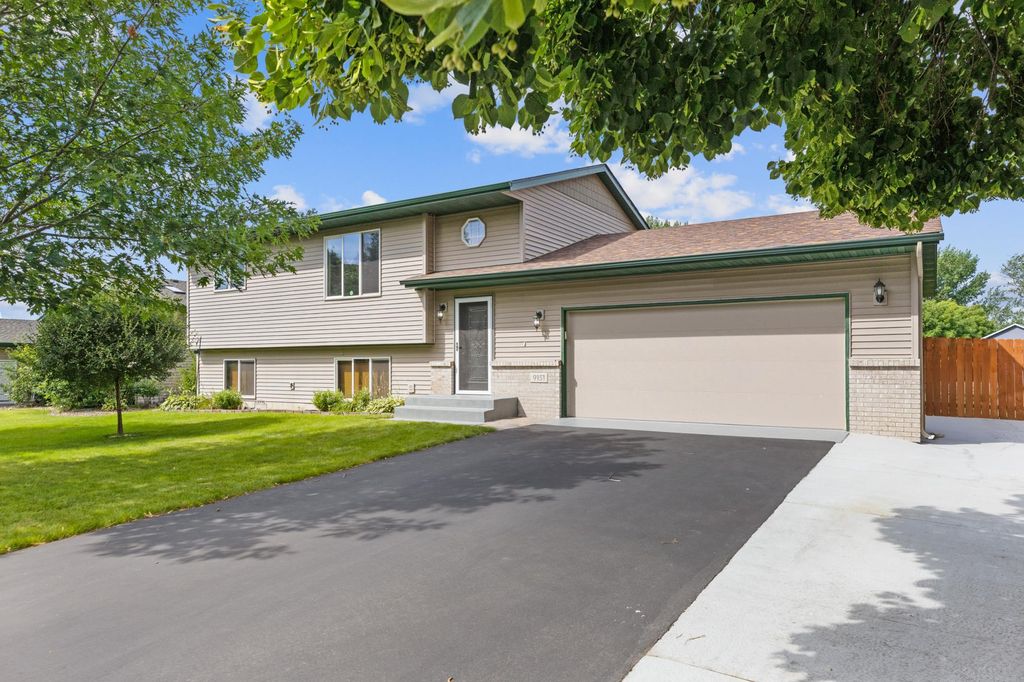 9151 Pelican Lane, Monticello, MN 55362