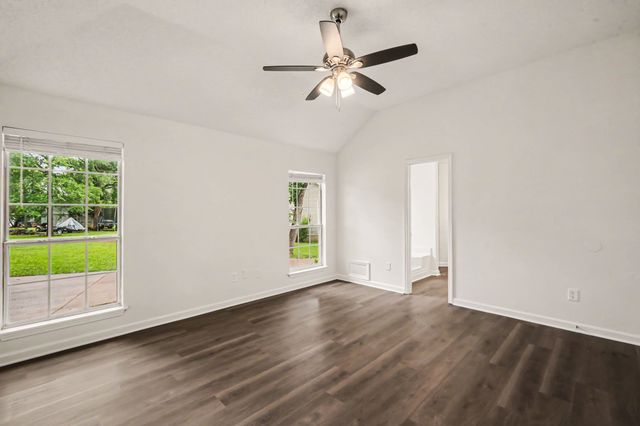 111 Cedar Bend Ct, La Vergne, TN 37086