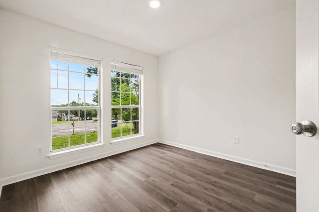 111 Cedar Bend Ct, La Vergne, TN 37086