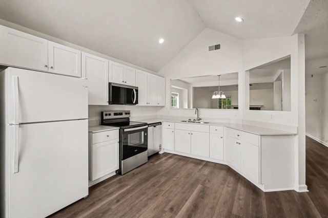 111 Cedar Bend Ct, La Vergne, TN 37086