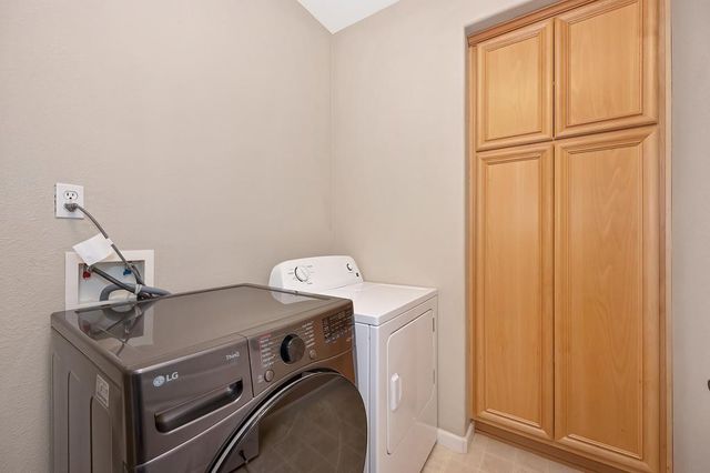 1688 Marseille Ln, Roseville, CA 95747