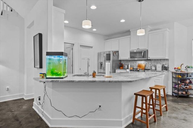 10304 Twin Lake CIR, Dripping Springs, TX 78620