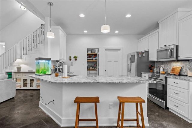 10304 Twin Lake CIR, Dripping Springs, TX 78620