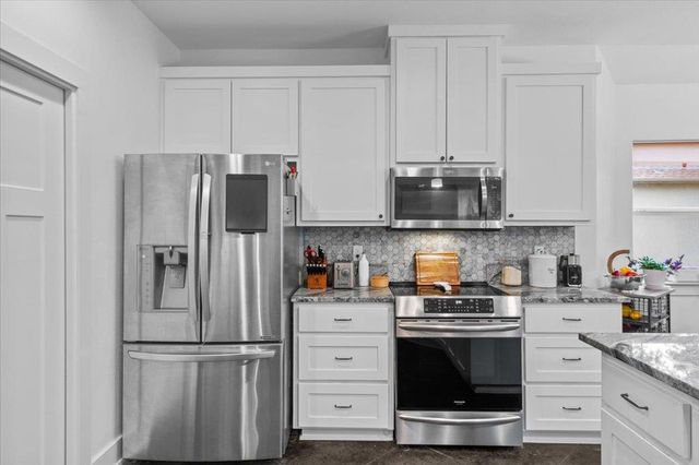 10304 Twin Lake CIR, Dripping Springs, TX 78620