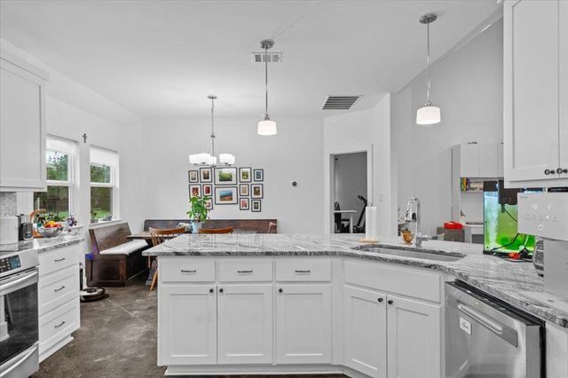 10304 Twin Lake CIR, Dripping Springs, TX 78620