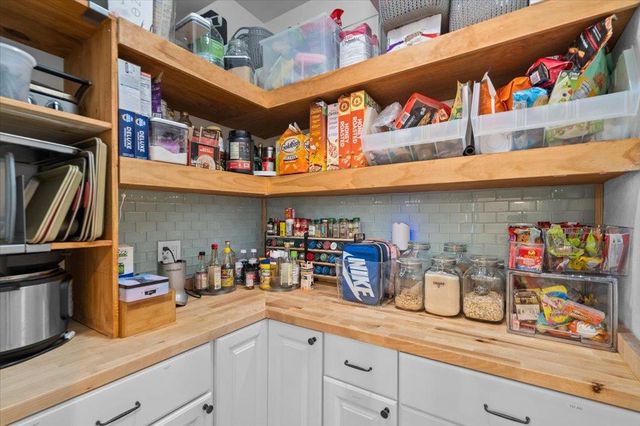 10304 Twin Lake CIR, Dripping Springs, TX 78620