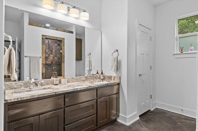 10304 Twin Lake CIR, Dripping Springs, TX 78620