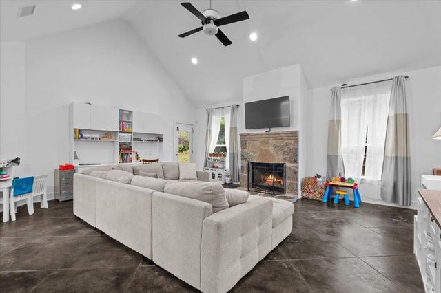 10304 Twin Lake CIR, Dripping Springs, TX 78620