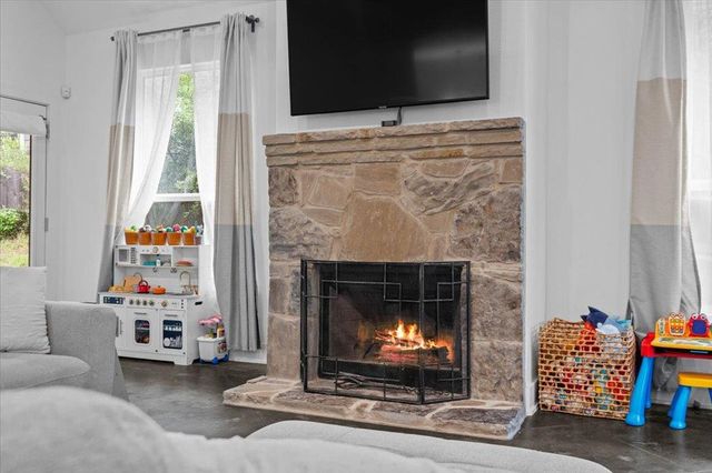10304 Twin Lake CIR, Dripping Springs, TX 78620