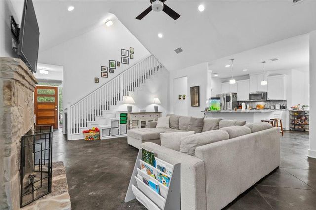 10304 Twin Lake CIR, Dripping Springs, TX 78620