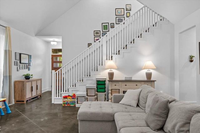 10304 Twin Lake CIR, Dripping Springs, TX 78620