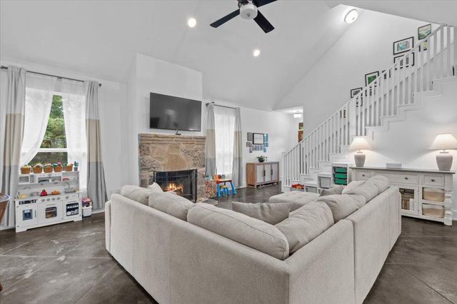 10304 Twin Lake CIR, Dripping Springs, TX 78620