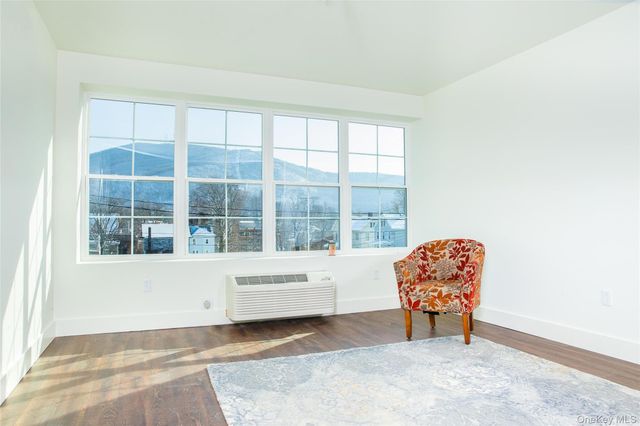 35 VAN NYDECK Avenue 202, Beacon, NY 12508