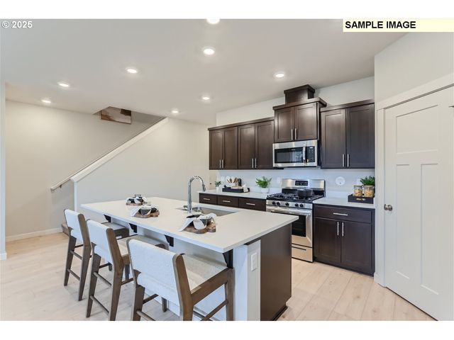 9118 Sw VERMILLION Dr, Tualatin, OR 97062