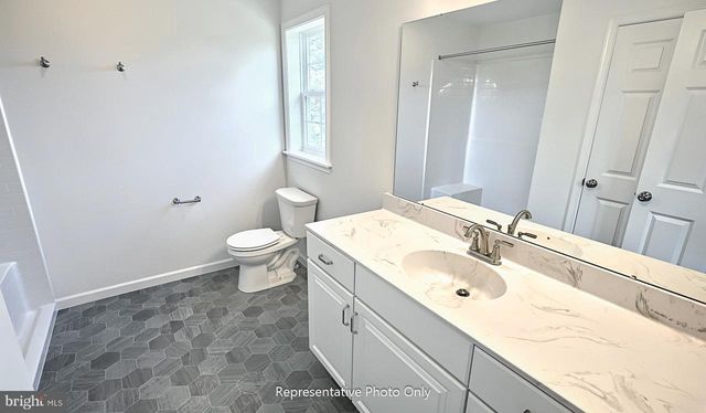 7847 OAK BROOK DR, Harrisburg, PA 17112